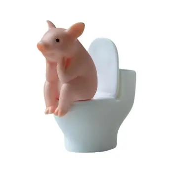 Милые животные, украшения для рабочего стола, Свинья, сидящая на корточках в туалете, украшения, миниатюрная фигурка животного, креативная игрушка для детей